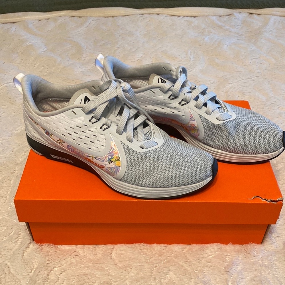 Nike womens sneakers